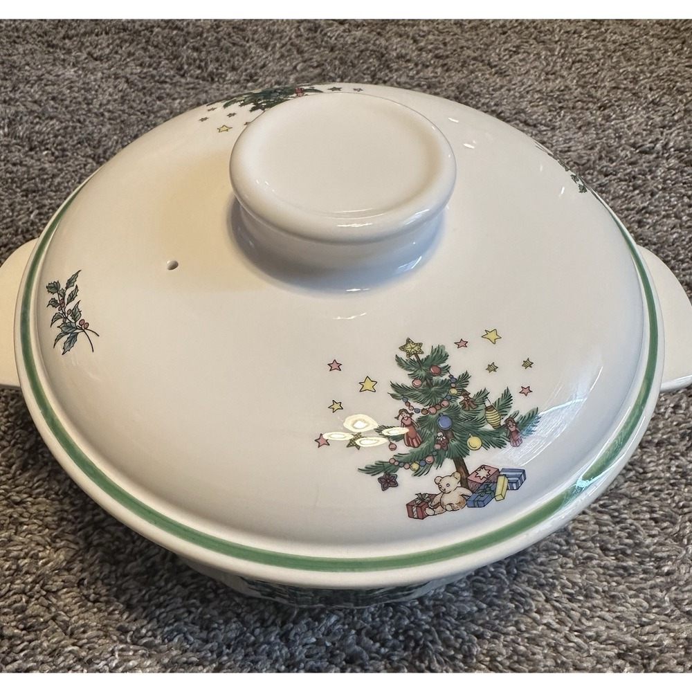 Happy Holidays 1.5 Qt Round Covered Casserole By Nikko
